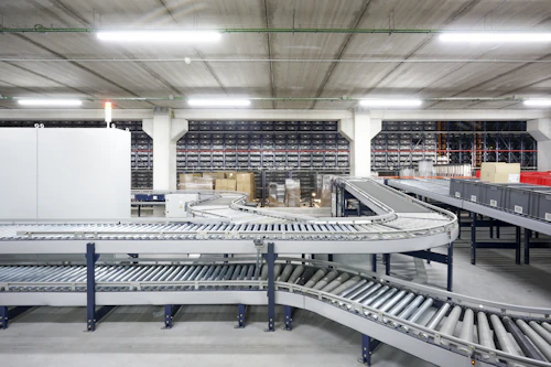 Roller conveyor lines sorting cases through a distribution facility